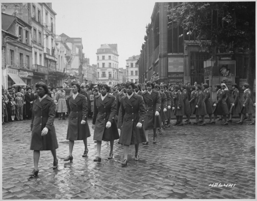 Frauen des 6888 bei einer Parade zu Ehren von Jeanne d'Arc